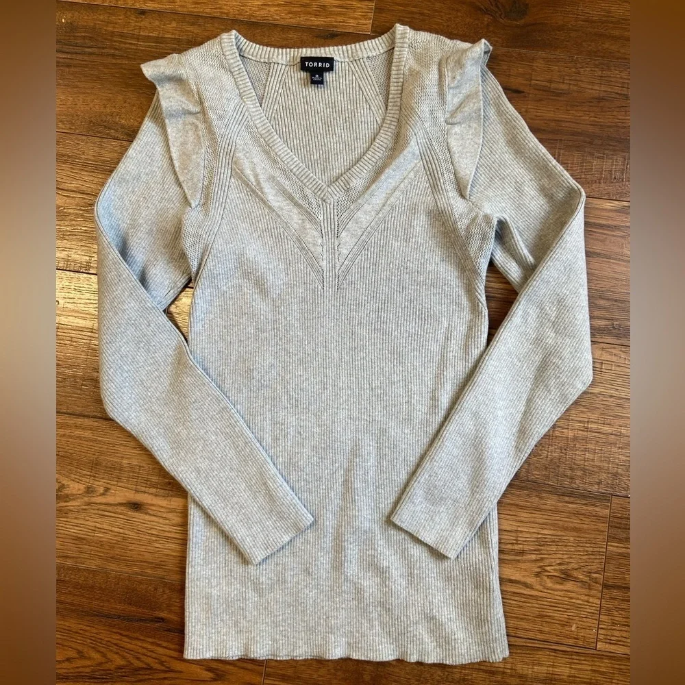 Torrid Long Sleeve V-Neck Ruffle Shoulder Gray Ribbed Sweater Plus Size 2